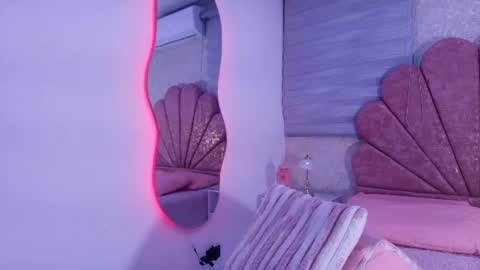 Snapshot of mia_collenss chatting on 06-25-26, 03:06 Mia online show from 06-25-26, 03:06