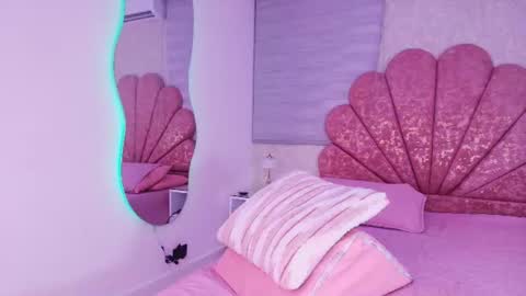 Snapshot of mia_collenss chatting on 06-29-26, 10:15 Mia online show from 06-29-26, 10:15