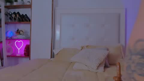 Sarah Luna online show from 03-12-25, 02:23