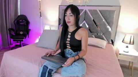 mia_davis__ online show from 05-27-26, 12:02