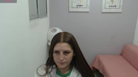 Mia online show from 02-11-25, 12:58