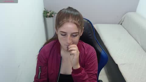 Mia online show from 11-07-25, 01:22