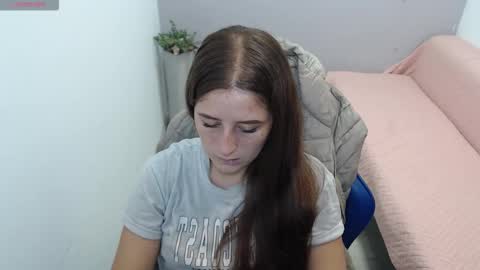 Mia online show from 02-03-26, 01:49