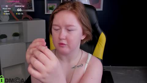 Mia online show from 11-08-25, 03:18