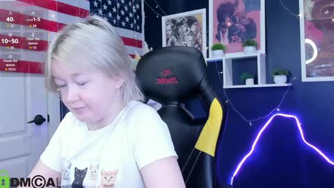 Mia online show from 04-25-26, 03:09