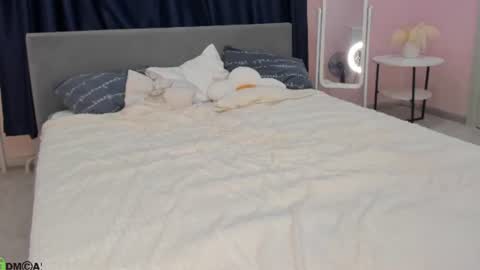 Snapshot of mia_ferd chatting on 06-25-26, 05:12 Mia online show from 06-25-26, 05:12