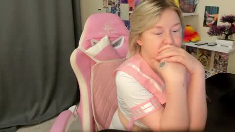 Snapshot of mia_ferd chatting on 07-01-26, 02:57 Mia online show from 07-01-26, 02:57