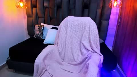 mia_ferrer18 online show from 06-15-26, 12:51