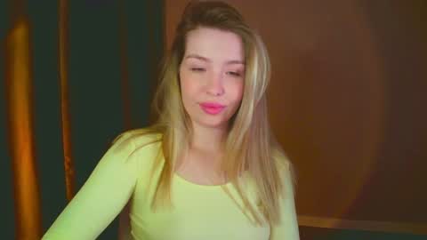 Snapshot of mia_fleur_ chatting on 12-13-24, 10:45 Mia online show from 12-13-24, 10:45
