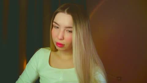 Snapshot of mia_fleur_ chatting on 01-07-25, 02:31 Mia online show from 01-07-25, 02:31