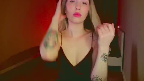 Snapshot of mia_fleur_ chatting on 02-16-25, 03:58 Mia online show from 02-16-25, 03:58