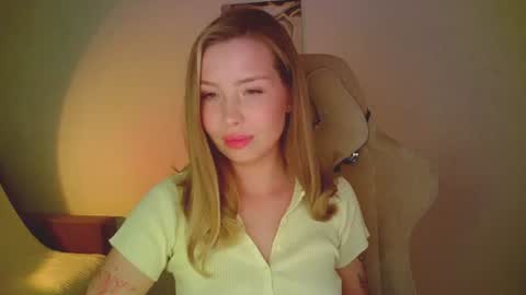 Mia online show from 06-14-26, 08:44
