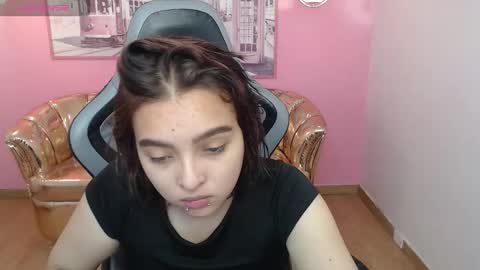 Mia online show from 11-30-25, 01:15