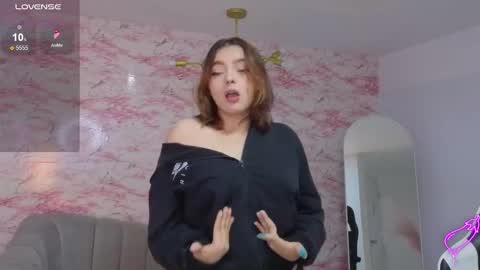 Mia online show from 02-19-26, 01:18