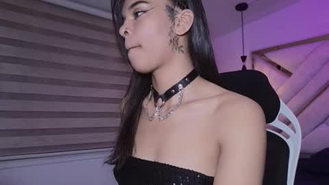 Mia online show from 02-12-26, 03:01