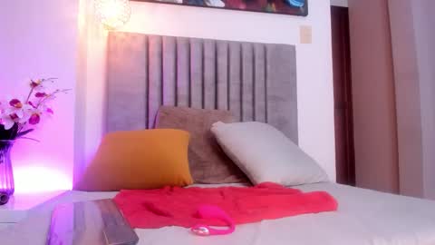 Mia online show from 03-04-26, 06:36