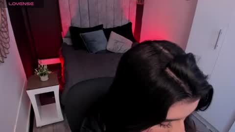 Snapshot of mia_jagger chatting on 06-17-26, 02:58 Val online show from 06-17-26, 02:58