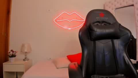    online show from 03-04-25, 01:38