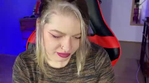 Snapshot of mia_kamp chatting on 10-14-25, 07:03 Mia online show from 10-14-25, 07:03