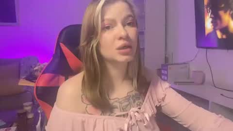 Snapshot of mia_kamp chatting on 02-14-26, 05:43 Mia online show from 02-14-26, 05:43