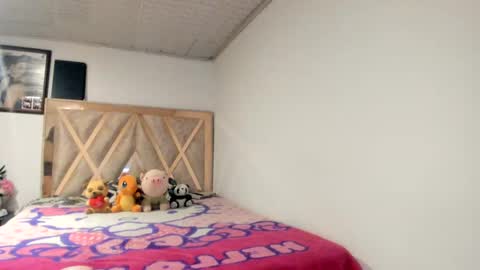 mia kaneee online show from 11-22-25, 11:15