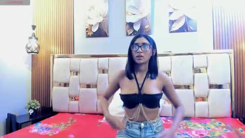 Mia.  online show from 05-09-26, 10:53