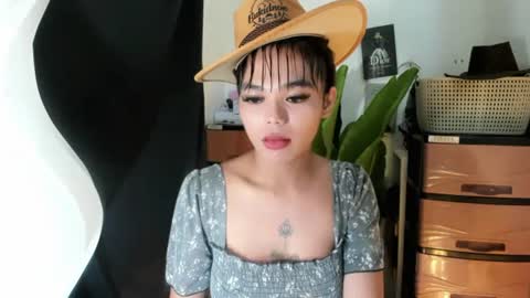 Snapshot of mia_lover9 chatting on 07-19-26, 02:10 M I A online show from 07-19-26, 02:10