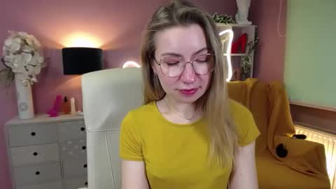 Snapshot of mia_luxx92 chatting on 12-04-24, 11:30 Mia online show from 12-04-24, 11:30