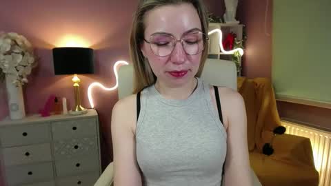 Snapshot of mia_luxx92 chatting on 12-05-24, 11:05 Mia online show from 12-05-24, 11:05