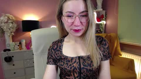 Snapshot of mia_luxx92 chatting on 12-12-24, 07:52 Mia online show from 12-12-24, 07:52