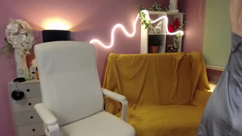 Snapshot of mia_luxx92 chatting on 12-14-24, 08:02 Mia online show from 12-14-24, 08:02