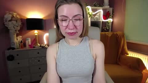 Snapshot of mia_luxx92 chatting on 12-15-24, 08:08 Mia online show from 12-15-24, 08:08