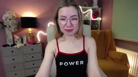 Snapshot of mia_luxx92 chatting on 12-17-24, 10:55 Mia online show from 12-17-24, 10:55