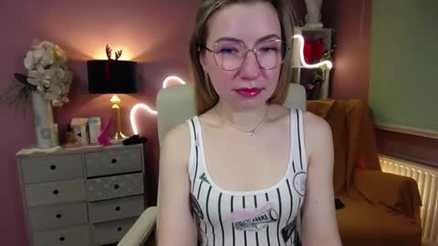 Snapshot of mia_luxx92 chatting on 12-23-24, 07:38 Mia online show from 12-23-24, 07:38