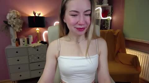 Snapshot of mia_luxx92 chatting on 01-05-25, 07:38 Mia online show from 01-05-25, 07:38