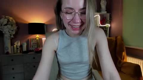 Snapshot of mia_luxx92 chatting on 01-26-25, 01:47 Mia online show from 01-26-25, 01:47