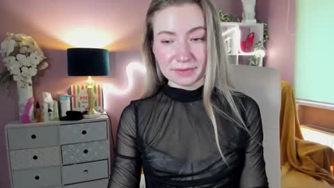 Snapshot of mia_luxx92 chatting on 01-31-25, 10:42 Mia online show from 01-31-25, 10:42