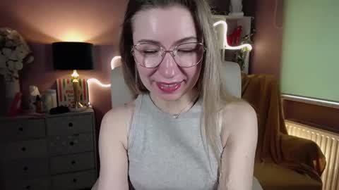Snapshot of mia_luxx92 chatting on 02-03-25, 10:47 Mia online show from 02-03-25, 10:47