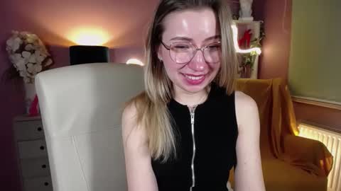 Snapshot of mia_luxx92 chatting on 02-09-25, 08:45 Mia online show from 02-09-25, 08:45