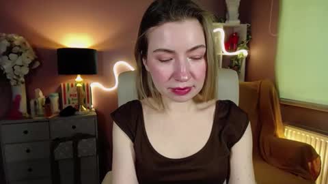 Snapshot of mia_luxx92 chatting on 02-16-25, 11:05 Mia online show from 02-16-25, 11:05