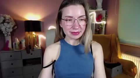 Snapshot of mia_luxx92 chatting on 02-16-25, 02:21 Mia online show from 02-16-25, 02:21