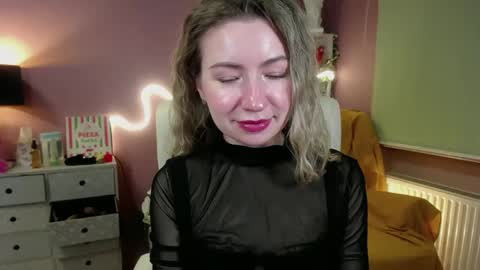 Snapshot of mia_luxx92 chatting on 02-25-25, 06:31 Mia online show from 02-25-25, 06:31
