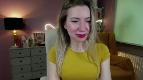 Snapshot of mia_luxx92 chatting on 03-09-25, 11:25 Mia online show from 03-09-25, 11:25