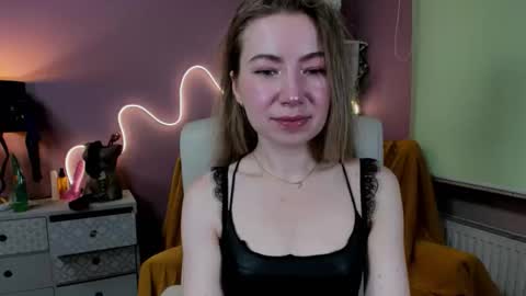 Snapshot of mia_luxx92 chatting on 09-10-25, 06:35 Mia online show from 09-10-25, 06:35