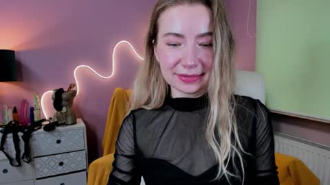 Snapshot of mia_luxx92 chatting on 09-17-25, 06:48 Mia online show from 09-17-25, 06:48