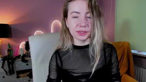 Snapshot of mia_luxx92 chatting on 09-26-25, 06:50 Mia online show from 09-26-25, 06:50