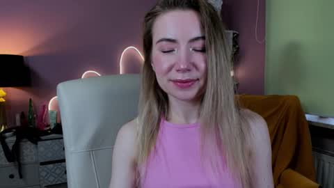 Snapshot of mia_luxx92 chatting on 09-28-25, 07:36 Mia online show from 09-28-25, 07:36