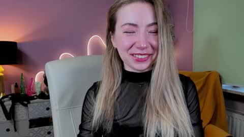 Snapshot of mia_luxx92 chatting on 10-01-25, 06:52 Mia online show from 10-01-25, 06:52