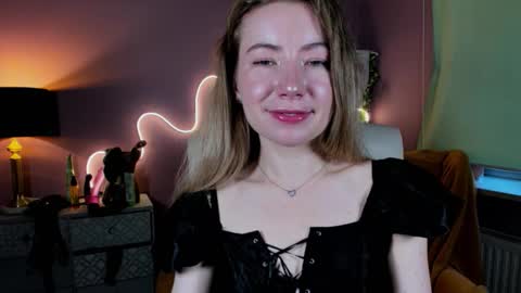 Snapshot of mia_luxx92 chatting on 10-19-25, 02:07 Mia online show from 10-19-25, 02:07