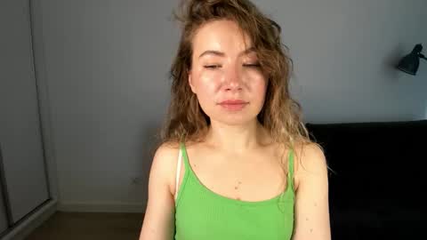 Mia online show from 03-27-26, 07:36